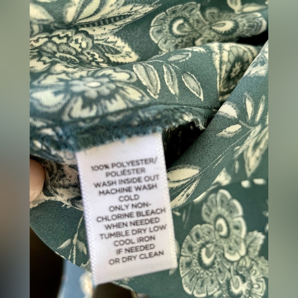 Loft - Patterned Blouse - Size Medium - image 4